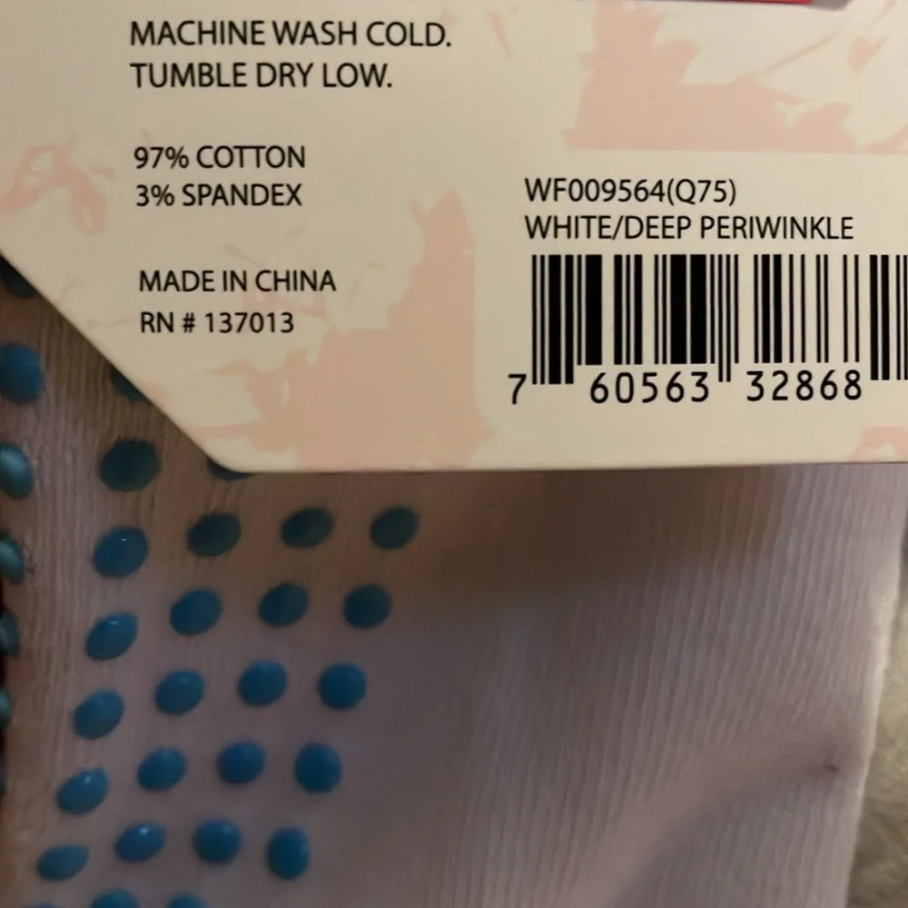 Wildfox NWT “Good Vibes” OS 2 pairs white & deep periwinkle mid-crew grip socks